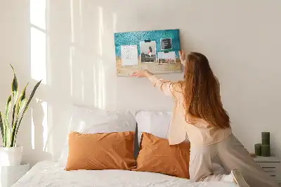 Tablica korkowa dla dzieci z motywem morza, plaży i ludzi