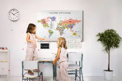 Tablica korkowa z motywem flag państw świata