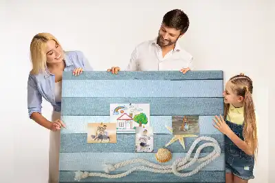 Tablica korkowa dla dzieci w paski z motywem muszelek