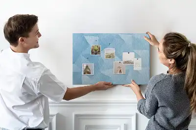 Tablica korkowa dla dzieci w geometryczne trójkąty abstrakcyjne