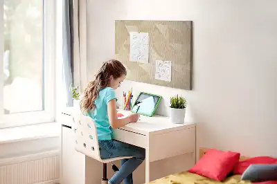 Nowoczesna tablica korkowa o kompozycji trójkątnej