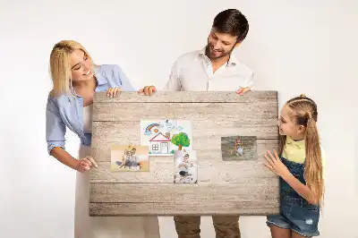 Tablica korkowa dla dzieci z drewnianą teksturą