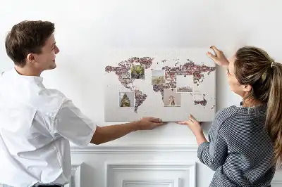 Tablica korkowa dla dzieci z motywem świata w stylu loft ceglasty