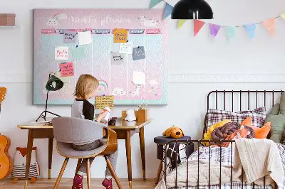 Ozdobna tablica korkowa z planerem tygodniowym w jednorożce