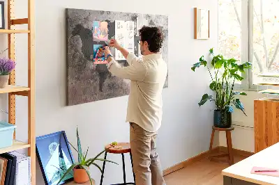 Tablica korkowa dla dzieci z nadrukiem mapy w kolorze betonu architektonicznego