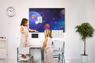 Tablica korkowa z motywem galaktyki i planet