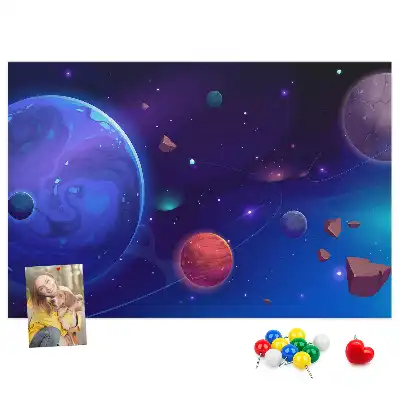 Tablica korkowa z motywem galaktyki i planet