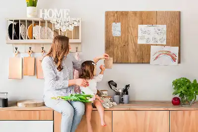 Tablica korkowa dla dzieci z motywem desek