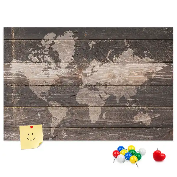 Korkowa mapa świata na drewnie
