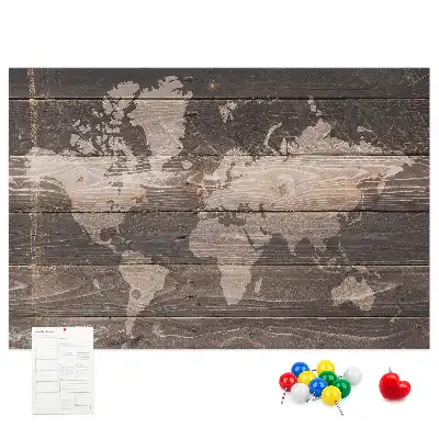 Korkowa mapa świata na drewnie
