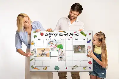 Tablica korkowa dla dzieci z planem posiłków na cały tydzień