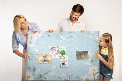 Tablica korkowa w kwiatowej ramie