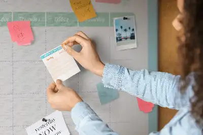 Ozdobna tablica korkowa do kuchni jako organizer menu