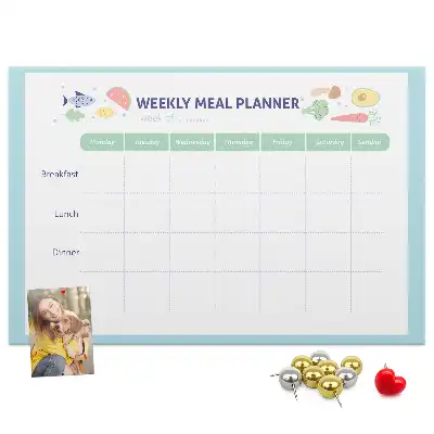 Ozdobna tablica korkowa do kuchni jako organizer menu