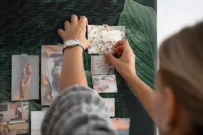Tablica korkowa z motywem tropikalnej monstery