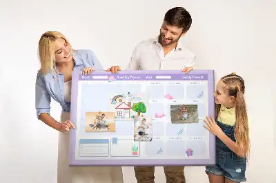 Korkowa tablica z rocznym planerem w kolorze różowym