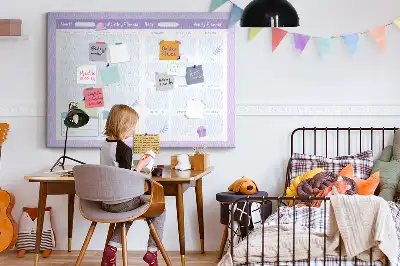 Korkowa tablica z rocznym planerem w kolorze różowym