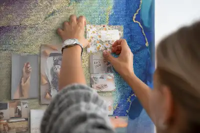 Tablica korkowa dla dzieci z motywem struktury skalnej