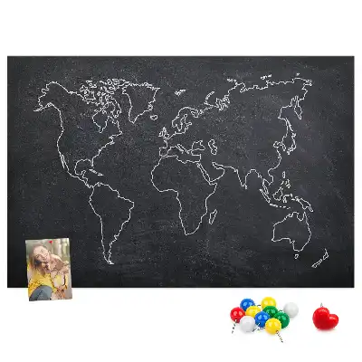 Tablica korkowa z wzorem mapy świata
