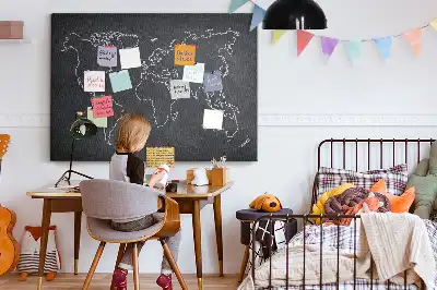 Tablica korkowa z wzorem mapy świata