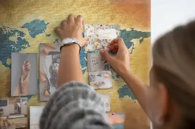 Tablica korkowa dla dzieci z motywem retro mapy świata