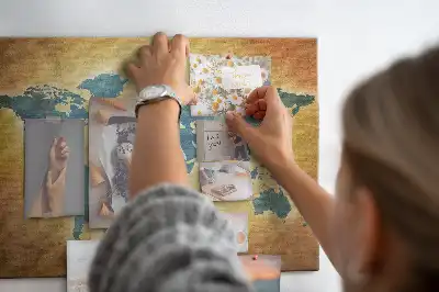 Tablica korkowa dla dzieci z motywem retro mapy świata