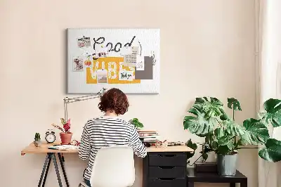 Tablica korkowa z nadrukiem inspirującego zdania