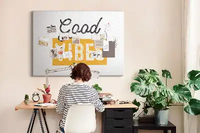 Tablica korkowa z nadrukiem inspirującego zdania