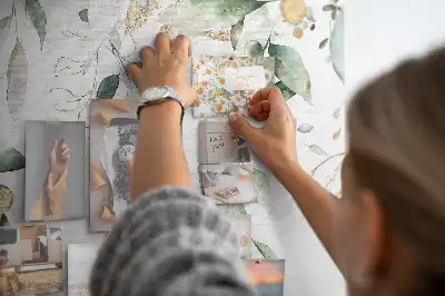 Korkowa tablica z motywem liści i roślin