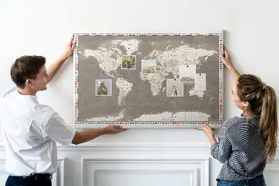 Korkowa tablica z mapą świata w kolorze brązowym