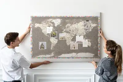 Korkowa tablica z mapą świata w kolorze brązowym
