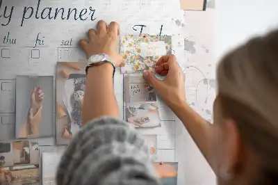 Ozdobna tablica korkowa planer miesiąca