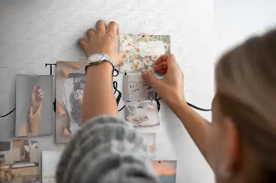 Korkowa tablica z napisem wspomnienia