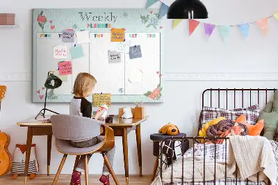 Ozdobna tablica korkowa z podziałem na zadania tygodniowe do domu