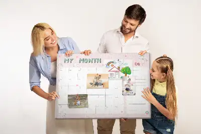 Ozdobna tablica korkowa dla dzieci planer miesięczny