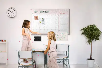 Ozdobna tablica korkowa dla dzieci planer miesięczny