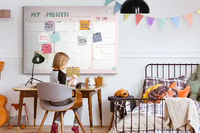 Ozdobna tablica korkowa dla dzieci planer miesięczny