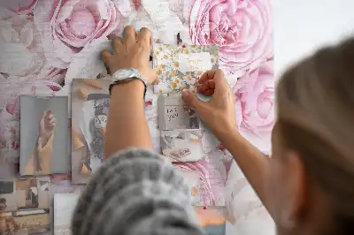 Ozdobna tablica korkowa ze wzorem stylizowanych roślin