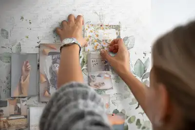 Tablica korkowa z motywem roślinnej kompozycji ściennej