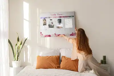 Korkowa tablica planery tygodniowy w kwiaty