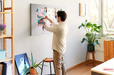 Korkowa mapa świata z motywem trójkątów