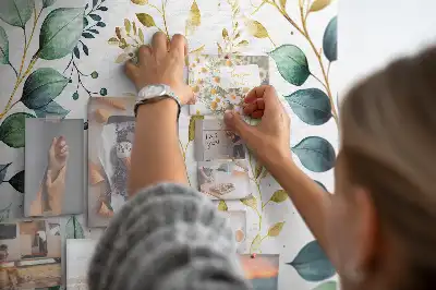 Tablica korkowa dla dzieci z wzorem liści roślin