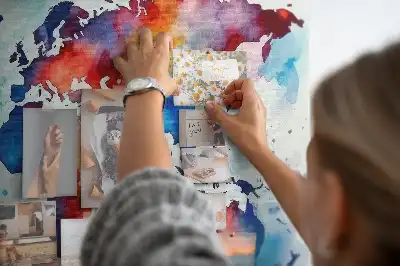 Korkowa tablica z nadrukiem malowanej mapy