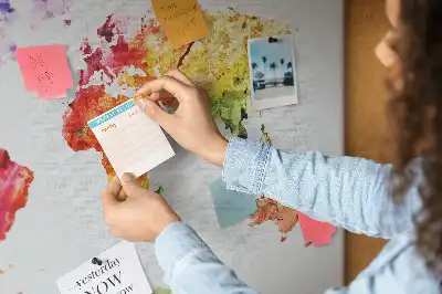 Tablica korkowa z nadrukiem pastelowej mapy malarskiej
