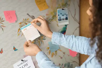Tablica korkowa dla dzieci w kwiaty i ptaki