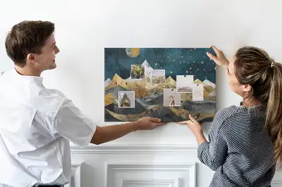 Tablica korkowa Góry nocą