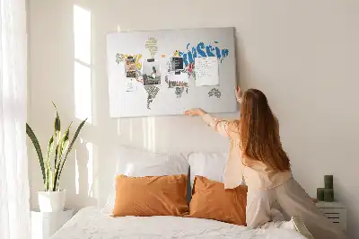 Tablica korkowa Napisy tworzące mapę