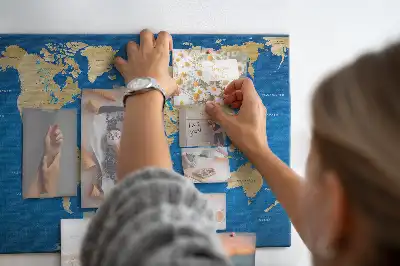 Tablica korkowa z mapą świata i krajami