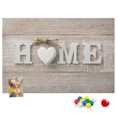 Korkowa tablica na ścianę z napisem Home