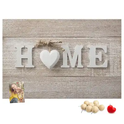Korkowa tablica na ścianę z napisem Home
